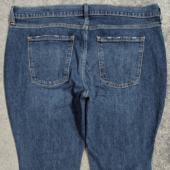 Old Navy NWT Low Rise Boyfriend Jeans Dark Wash Rolled Cuffs Cropped PETITE - Picture 5 of 10